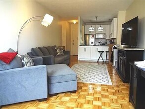 380 Rector Pl in New York, NY - Building Photo - Building Photo