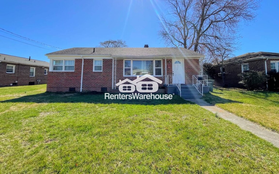 1524 Hermitage Pl in Hampton, VA - Building Photo