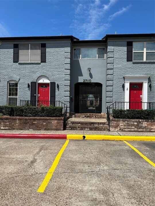2710 Briarhurst Dr-Unit -8 in Houston, TX - Building Photo