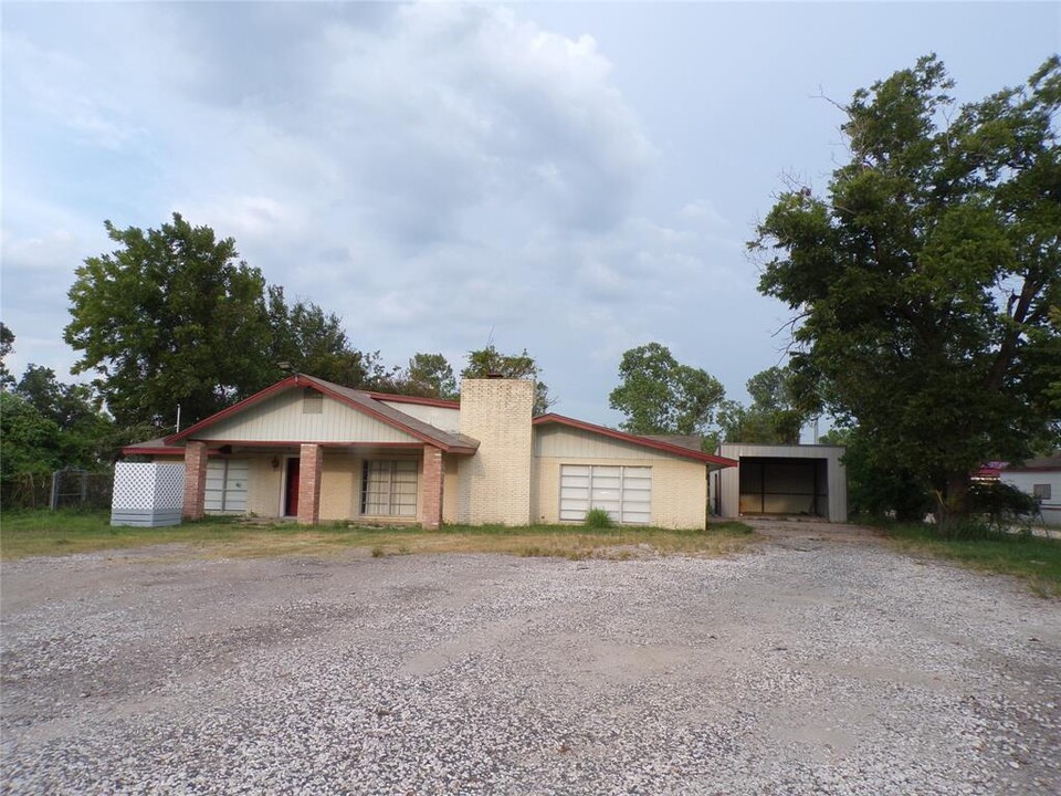 15846 Lee Rd in Humble, TX - Building Photo