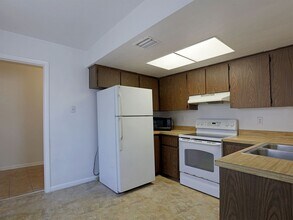 14193 Old Olga Rd in Ft. Myers, FL - Foto de edificio - Building Photo