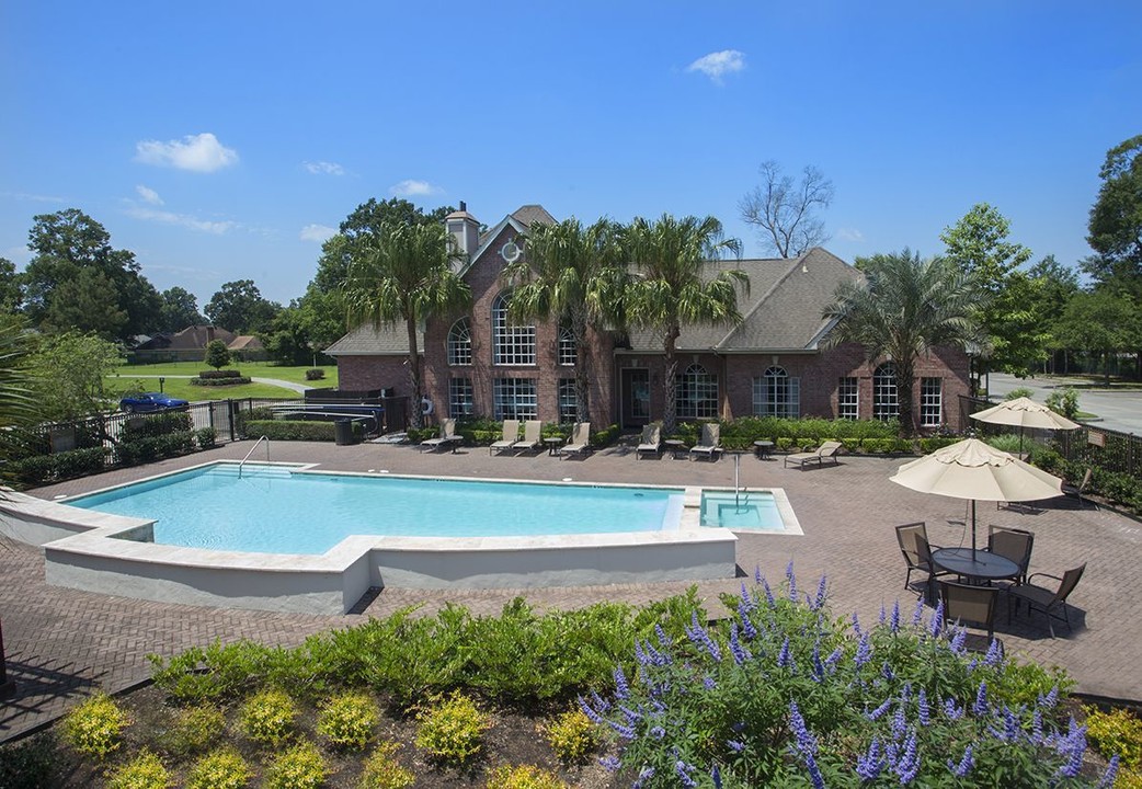 Lakeside Villas in Baton Rouge, LA - Building Photo