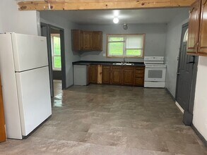 610 N 7th Ave in Paden City, WV - Building Photo - Building Photo