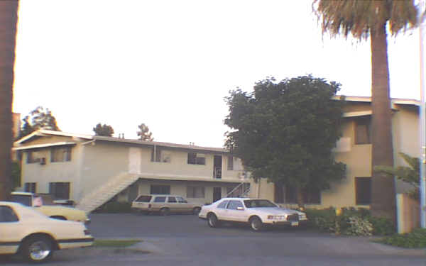 14425-14431 Adoue Pl in Baldwin Park, CA - Foto de edificio