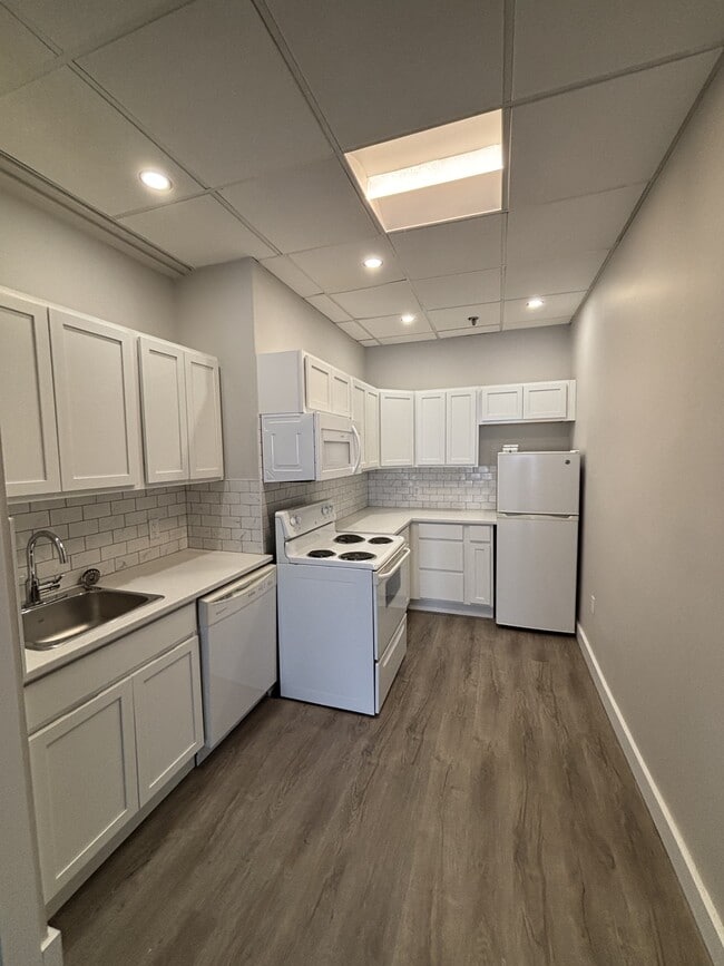 24 Dundas St in Dartmouth, NS - Building Photo - Building Photo