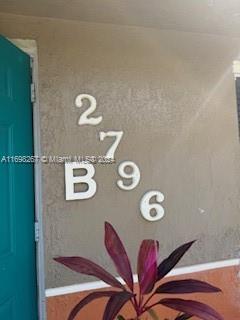2796 NW 88th St-Unit -B in Miami, FL - Foto de edificio - Building Photo