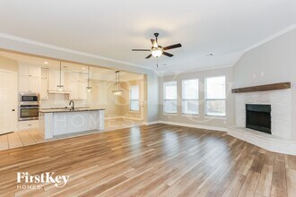 541 Hay Meadow Dr in Waxahachie, TX - Foto de edificio - Building Photo