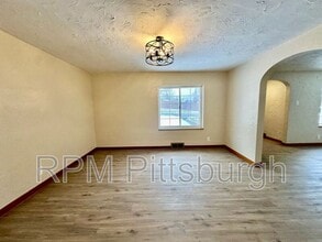 533 Freeport Rd in New Kensington, PA - Building Photo - Building Photo