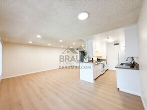 6041 Whitsett Ave, Unit 205 in Los Angeles, CA - Building Photo - Building Photo