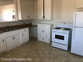 118 Avenida Del Poniente in San Clemente, CA - Building Photo - Building Photo