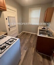 215 W 37th St in Kansas City, MO - Building Photo - Building Photo