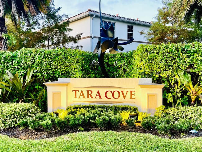 4681 Tara Cove Way in West Palm Beach, FL - Foto de edificio - Building Photo