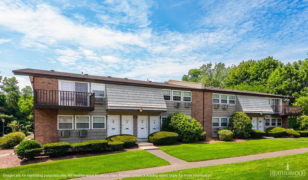 Heatherwood House at Ronkonkoma Lake Ronkonkoma, NY Apartments