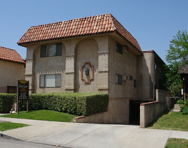 Jordan Espana/Hacienda Apartments in Canoga Park, CA - Building Photo - Building Photo