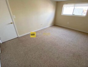 369 Dorchester St, Unit C5 in Boston, MA - Building Photo - Building Photo