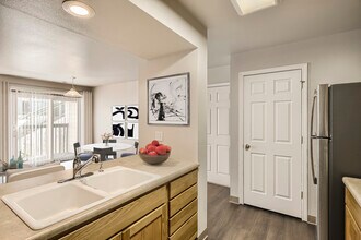 West Hill Apartments in Pueblo, CO - Foto de edificio - Building Photo