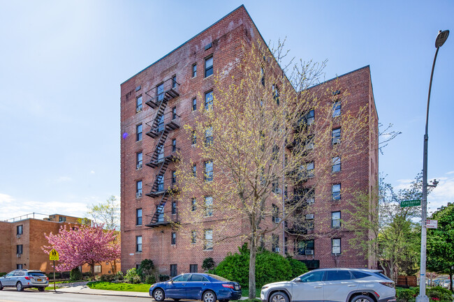 17006 Crocheron Ave in Flushing, NY - Foto de edificio - Building Photo