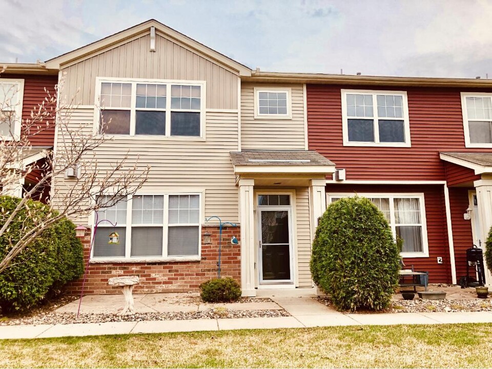 3427 Cherry Ln in Woodbury, MN - Building Photo