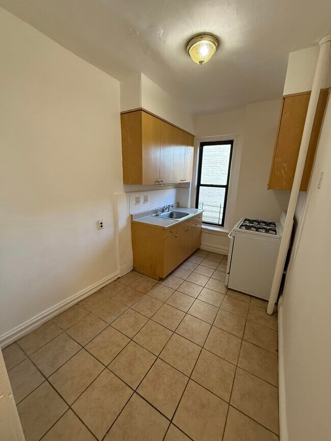 8414 4th Ave in Brooklyn, NY - Building Photo - Building Photo