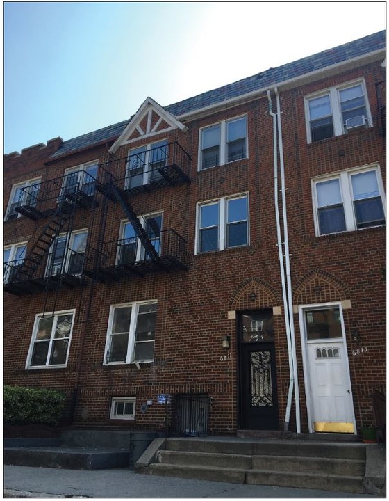 6811 Owls Head Ct in Brooklyn, NY - Building Photo