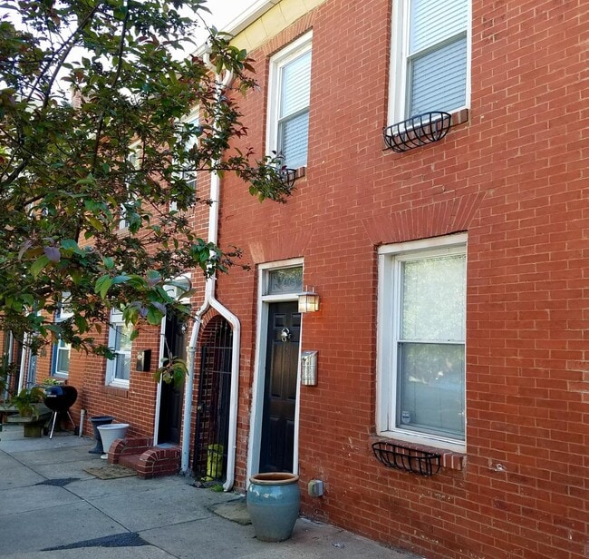 property at 408 S Washington St