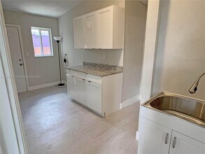 1557 NW 66th St in Miami, FL - Building Photo - Building Photo