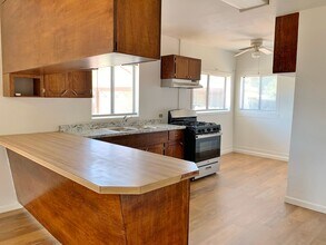 960 East St in Hollister, CA - Foto de edificio - Building Photo
