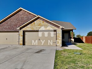 700 Rolling Terrace Cir in Granbury, TX - Foto de edificio - Building Photo