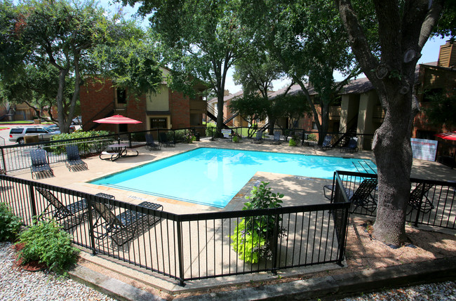 Trinity Crossing in Carrollton, TX - Foto de edificio - Building Photo