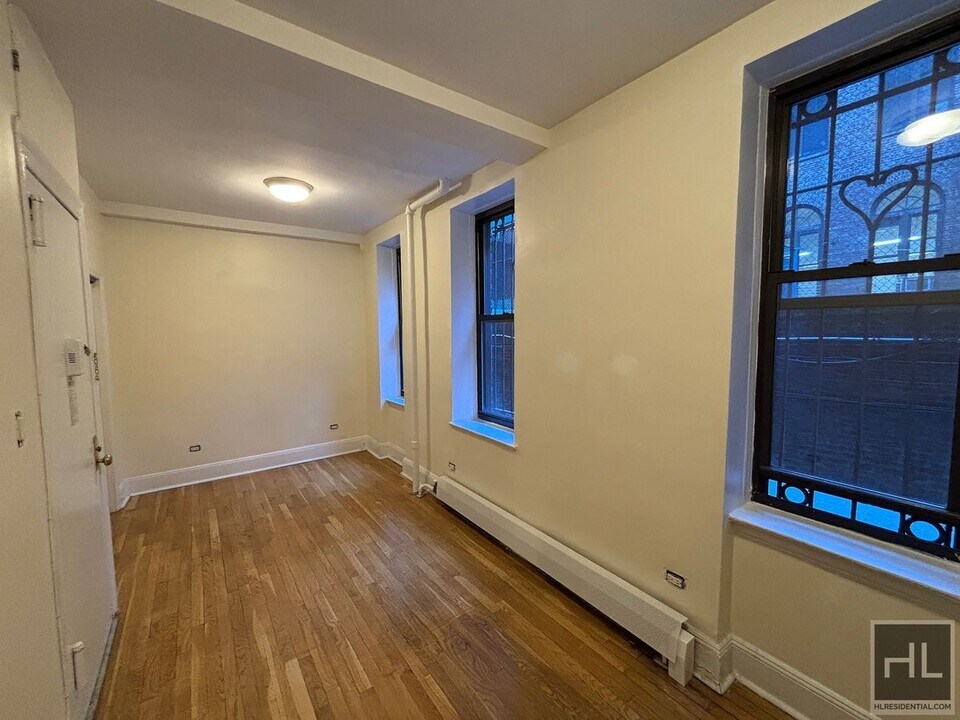 WEST 45 STREET in New York, NY - Building Photo