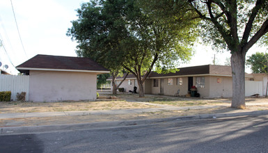 320-326 W Kimball Ave in Hemet, CA - Building Photo - Building Photo