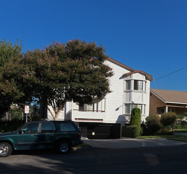 521 E Orange Grove Ave in Burbank, CA - Foto de edificio - Building Photo
