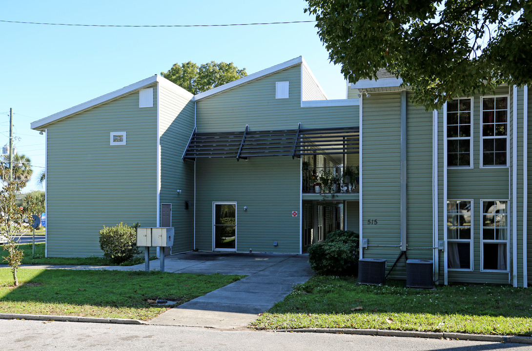 Pine Gardens in Ocala, FL - Building Photo