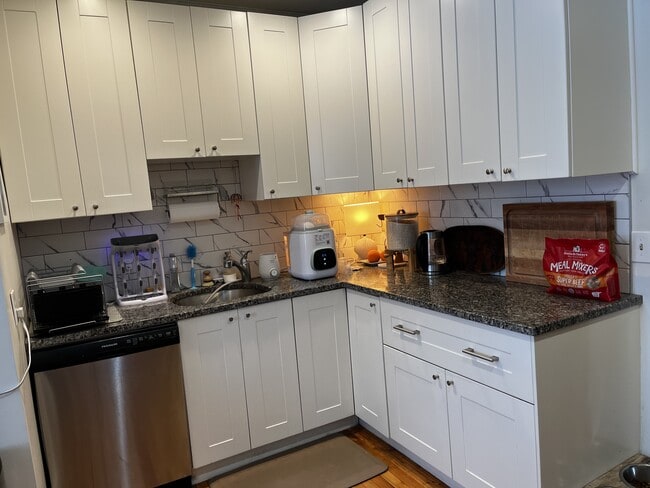 280 Corey Rd, Unit 4 in Boston, MA - Foto de edificio - Building Photo