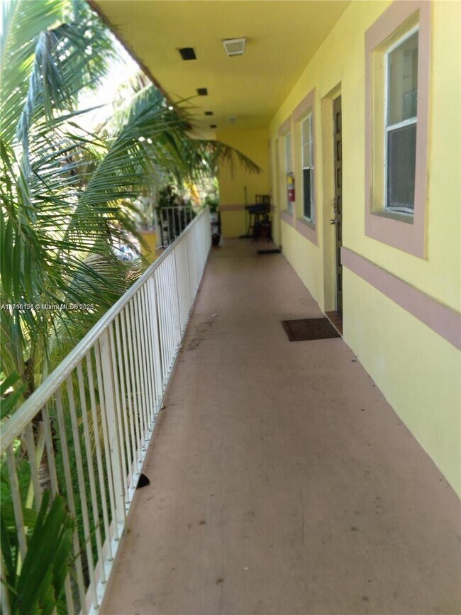 1826 Cleveland St in Hollywood, FL - Building Photo - Building Photo