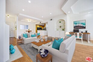 14960 Dickens St in Los Angeles, CA - Building Photo