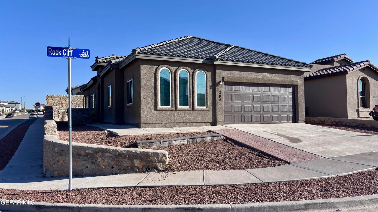 12821 Rock Cliff Ave in El Paso, TX - Building Photo