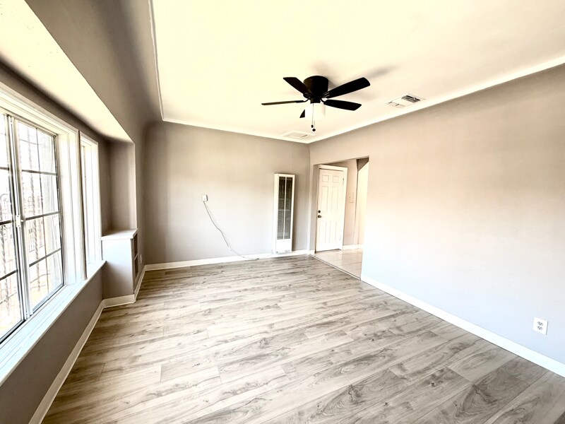 532 W 77th St in Los Angeles, CA - Building Photo
