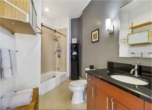 3810 Wilshire Blvd, Unit 1104 in Los Angeles, CA - Foto de edificio - Building Photo