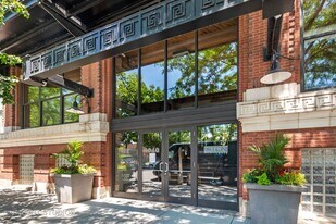 1040 W Adams St in Chicago, IL - Building Photo