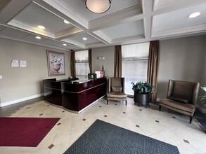 850 E Main St in Stamford, CT - Foto de edificio - Building Photo