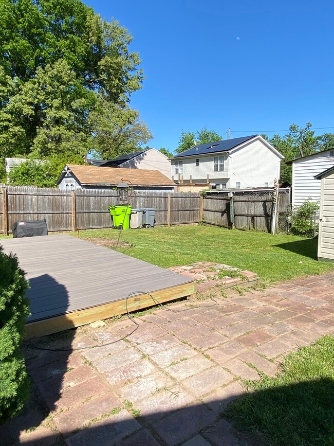 702 Clovis Ave in Capitol Heights, MD - Foto de edificio - Building Photo