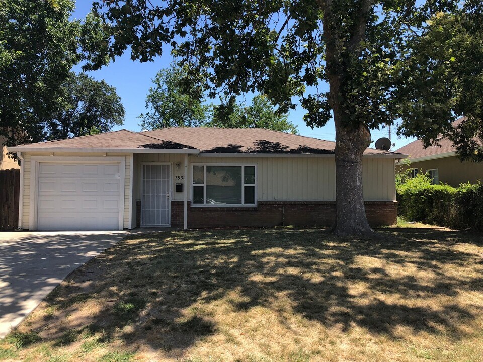 3932 Huron St in Sacramento, CA - Building Photo