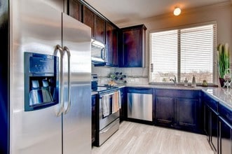 Double Eagle Townhomes in Hutto, TX - Foto de edificio - Building Photo