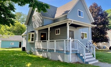 1359 Oakes St in Marinette, WI - Building Photo - Building Photo