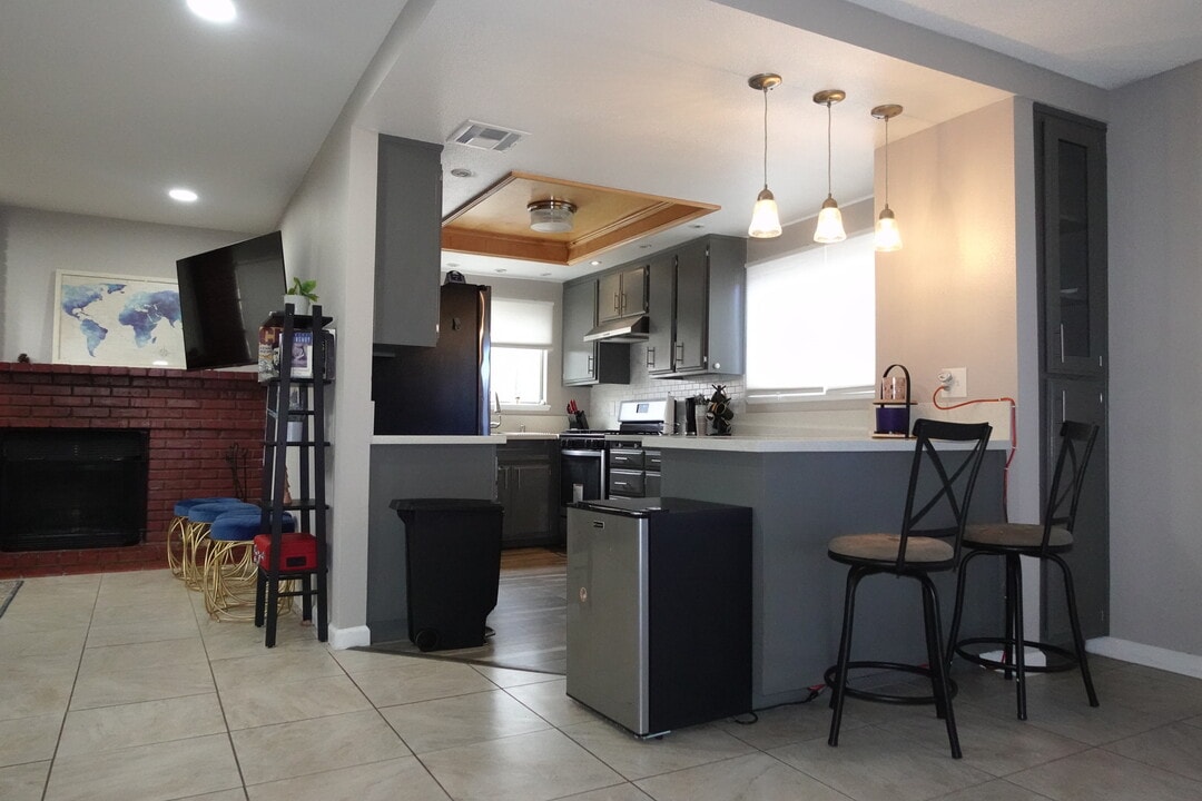 43743 Veronique St in Lancaster, CA - Building Photo
