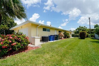 1351 Oaklawn Ct in Ft. Myers, FL - Building Photo - Building Photo