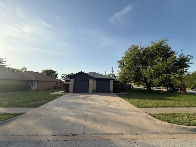 1155 Landsdale Ln in Saginaw, TX - Foto de edificio - Building Photo