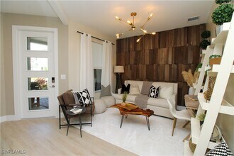 8857 Oceana Wy in Naples, FL - Foto de edificio - Building Photo