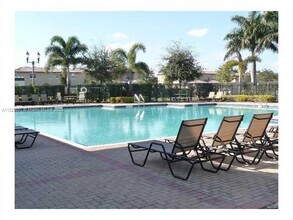 14663 SW 9th St in Pembroke Pines, FL - Building Photo - Building Photo